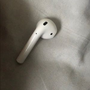 Right air pod generation 1